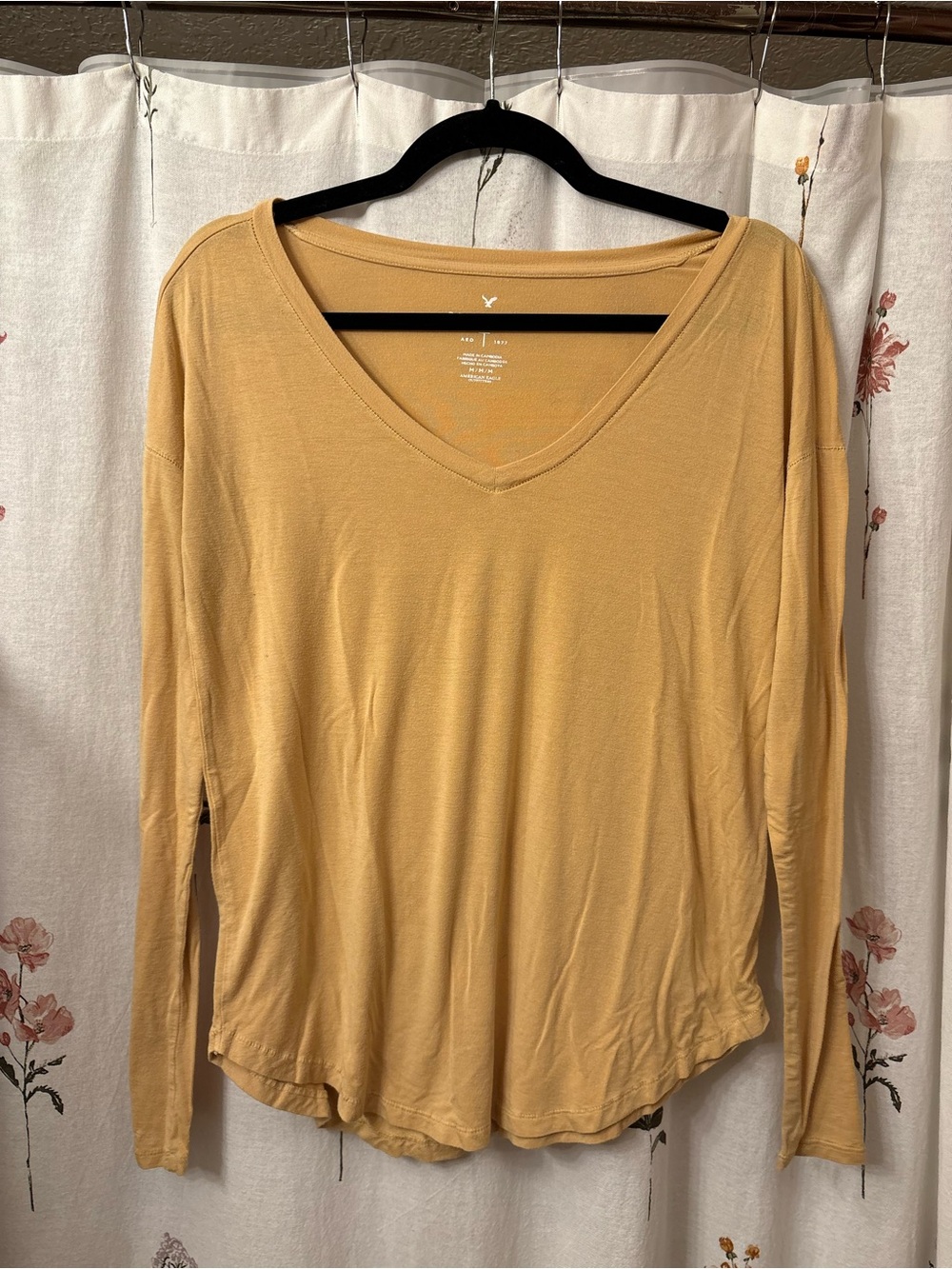 American Eagle Outfitters Long-Sleeve V-Neck Top in Mustard Yellow